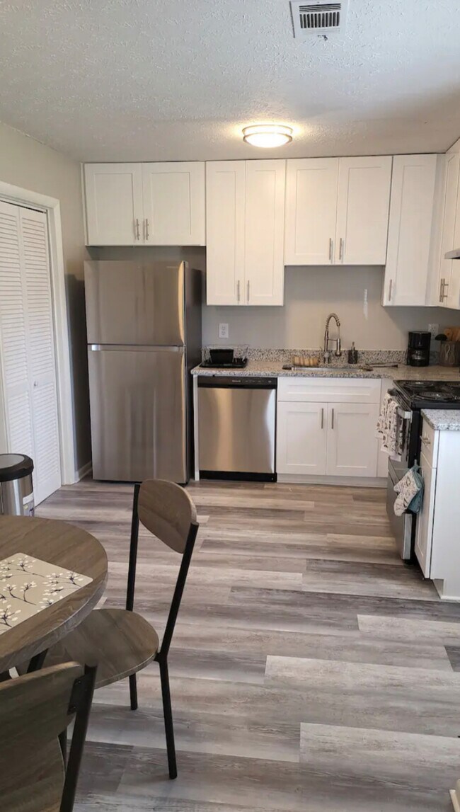 Foto del edificio - Room in Duplex on New Dawn Ct