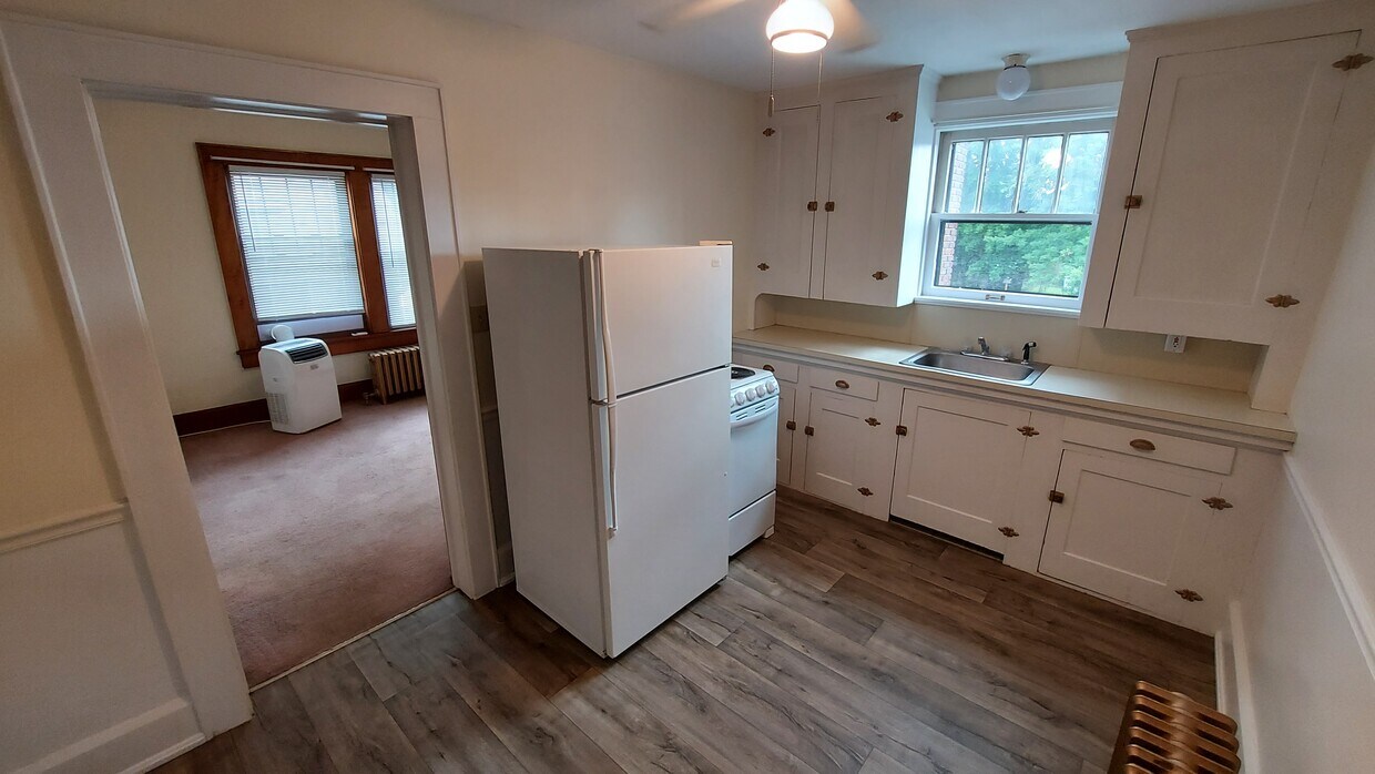 Kitchen - 1020 Washington Ave