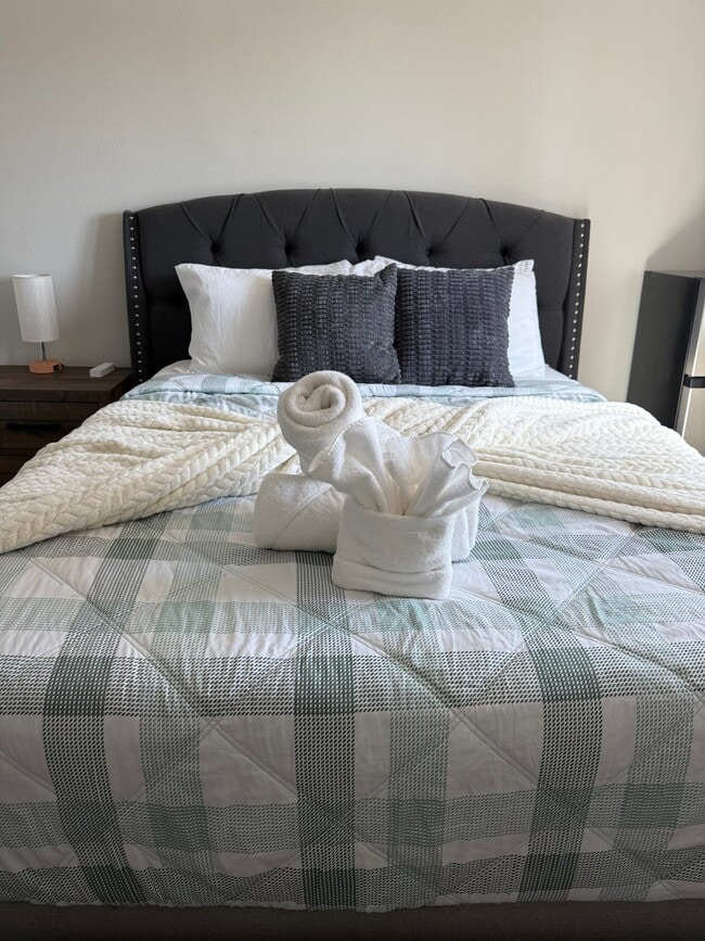 Building Photo - 12765 Shadybend Dr