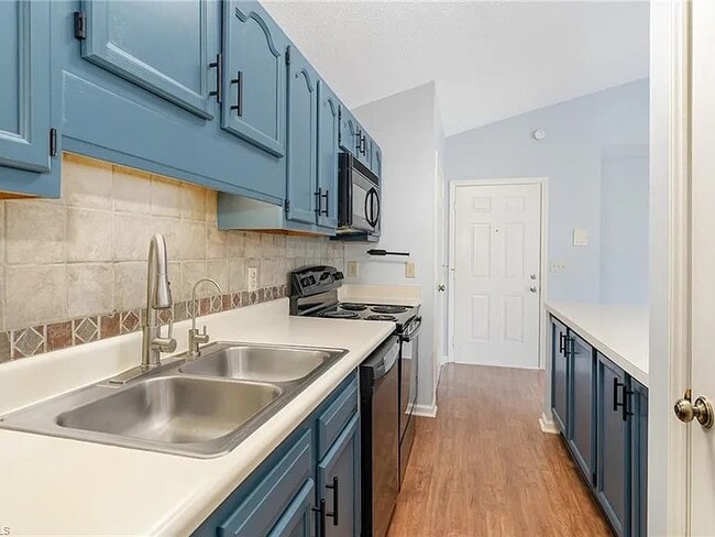 Building Photo - 3701 Cotswold Ter