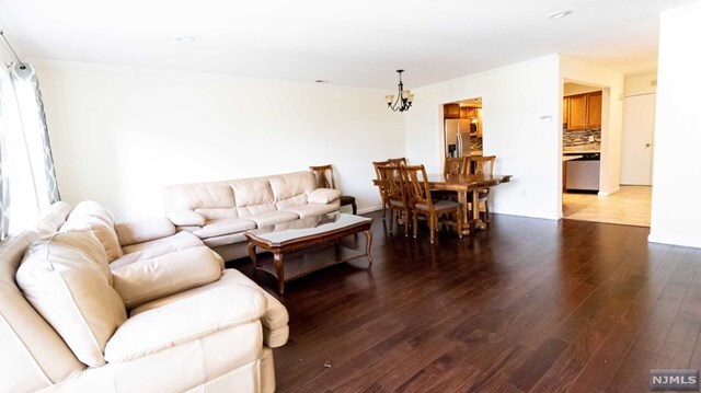Building Photo - 20 Meadowview Ct