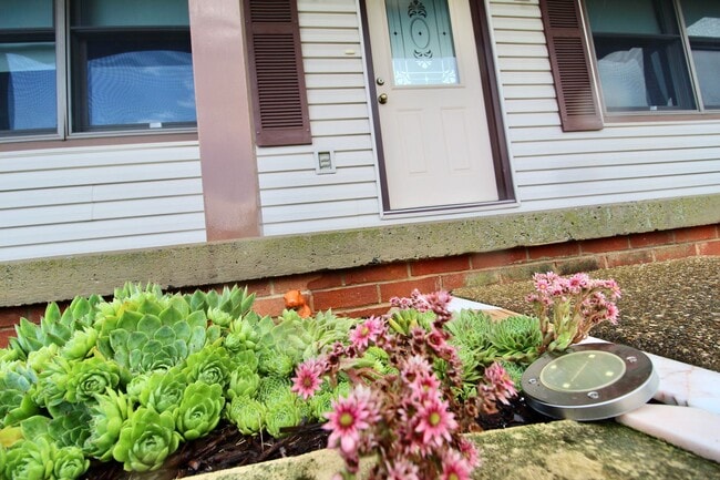 Foto del edificio - For Rent: Spacious Ranch-Style Home with S...