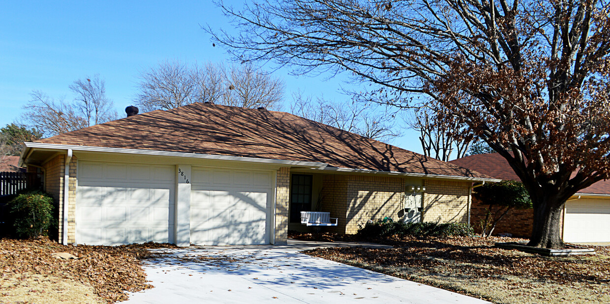 Primary Photo - Charming 3 Bedroom Home In South Fort Worth