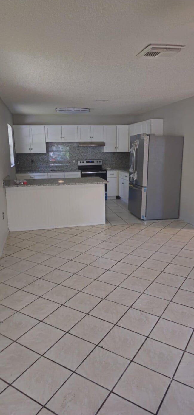 Building Photo - 7133 Pinewood Dr