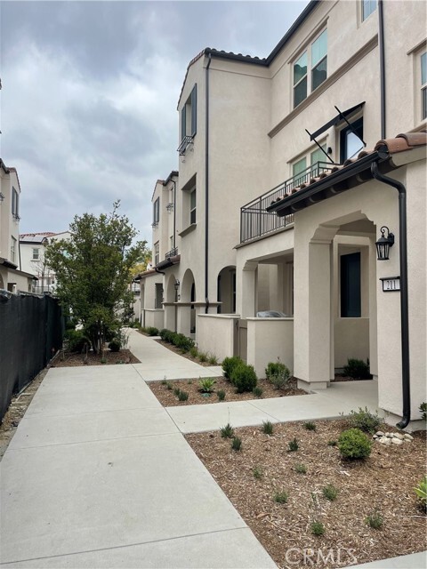Foto del edificio - 215 Camden Ct