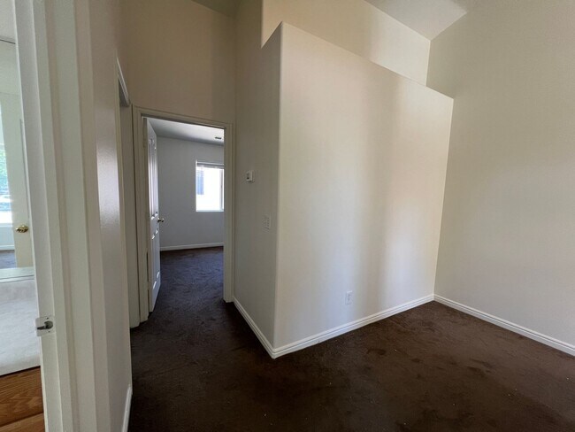 Building Photo - 652 N 2720 E