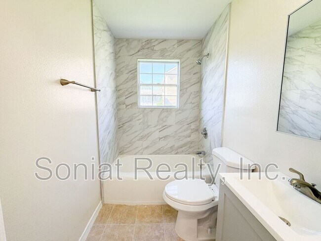 Building Photo - 2215 N Galvez St