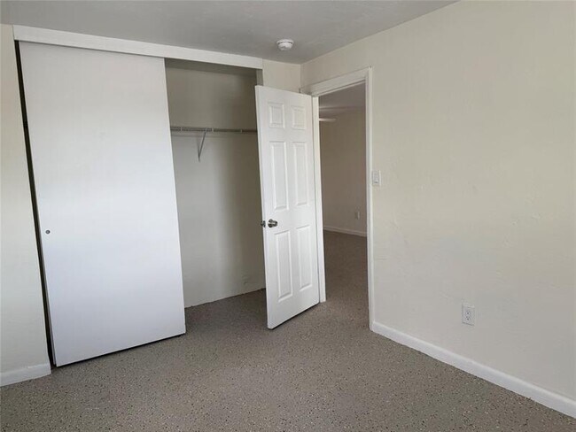 Building Photo - 2830 NW 15th Ct