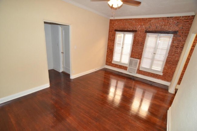 Building Photo - 520 E Elk Ave