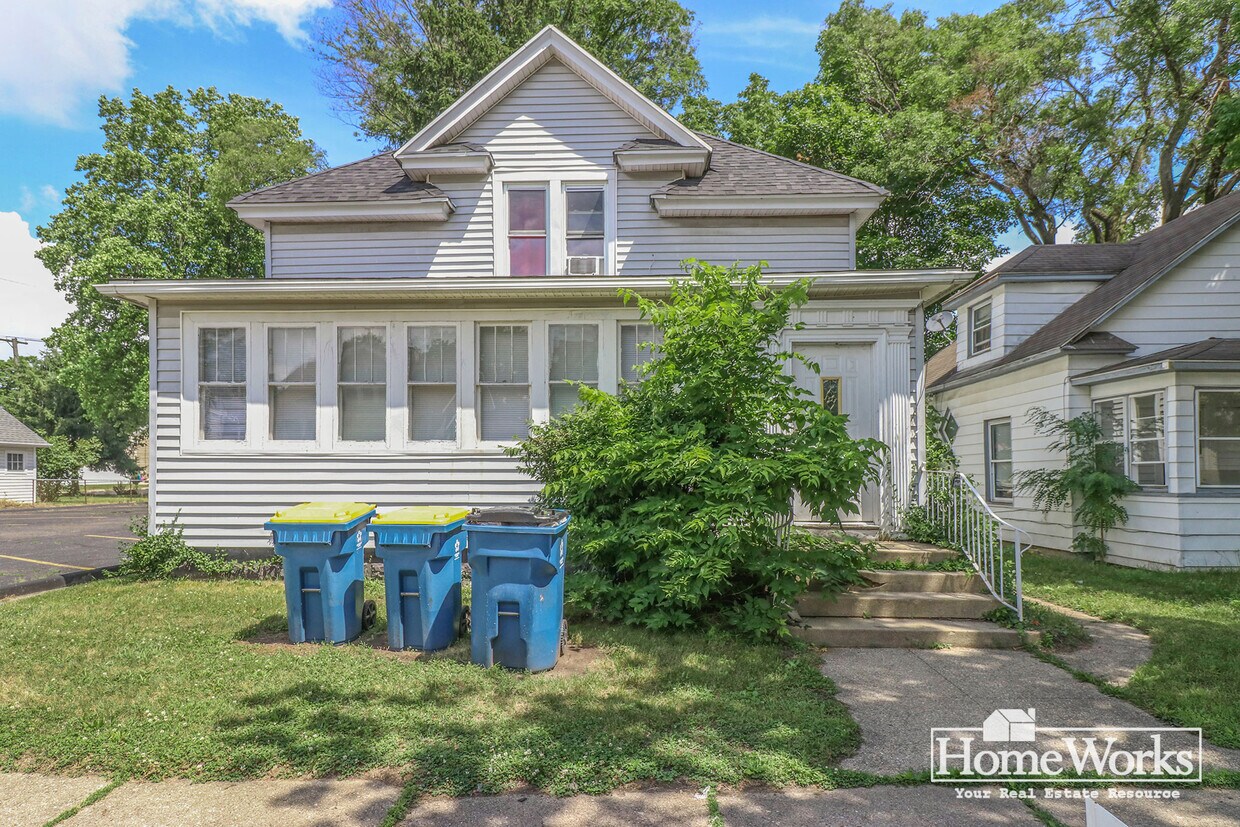 Primary Photo - 838 E 3rd St