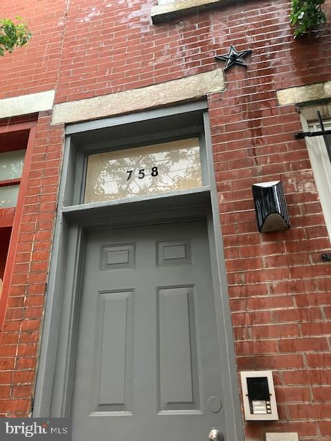 Building Photo - 758 S 15th St