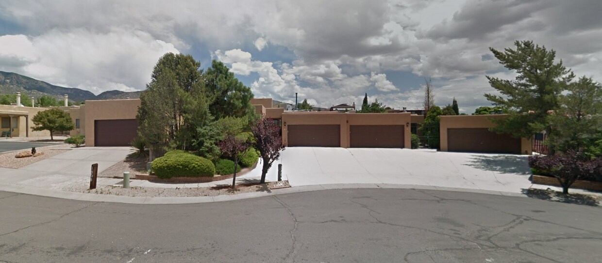 Foto principal - 1804 Father Sky St NE