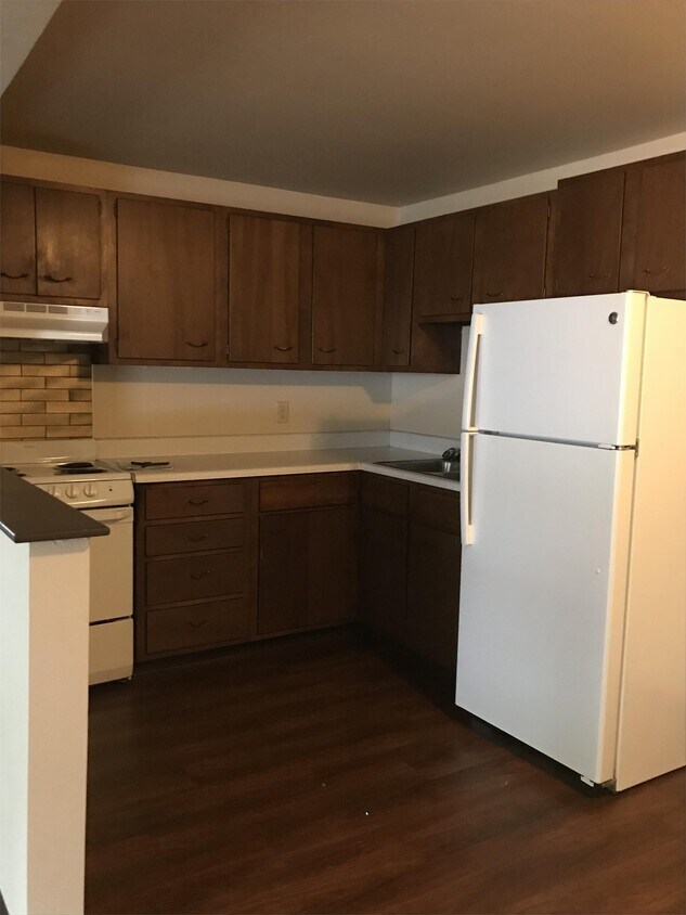 Primary Photo - 2262 Eastman Ave