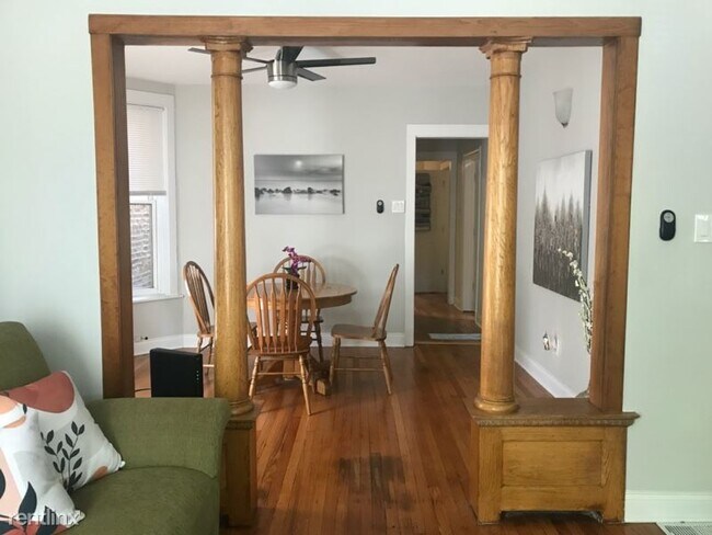 Foto del edificio - 862 N Marshfield Ave