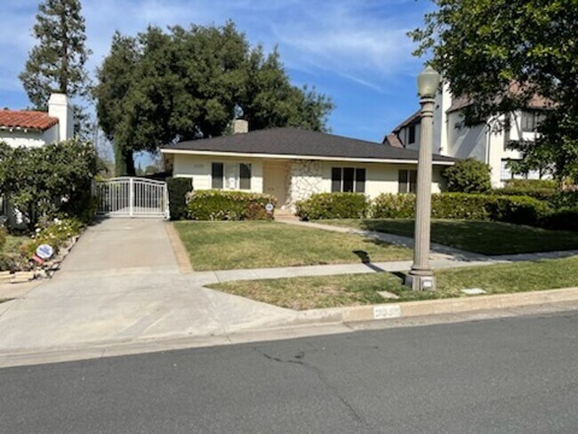 Foto del edificio - Wonderful Newly Remodeled Ranch Style Home in Prime San Marino