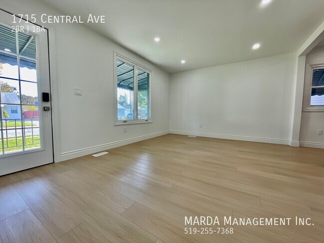 Building Photo - NEWLY RENOVATED 2BEDROOM+DEN/1BATH HOUSE ON CENTRAL AVE + UTILITIES
