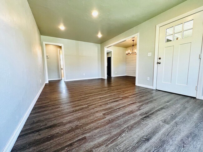 Building Photo - Cute 2BD 1BA Home in NW OKC!!