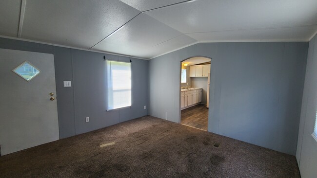 Building Photo - 17 Saturn Ln