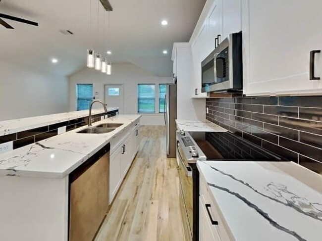 Building Photo - 5202 Northridge Dr