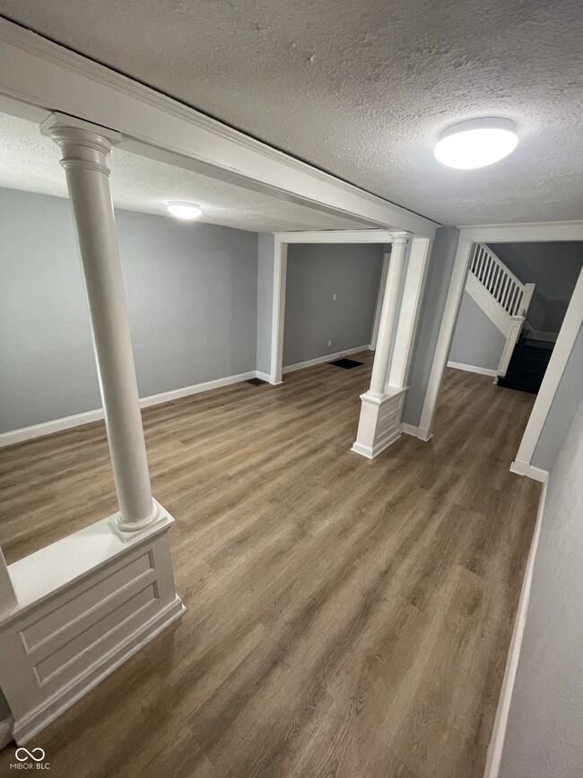 Building Photo - 10 N Randolph St