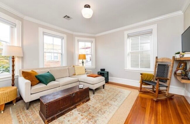 Building Photo - 6 Bentley St