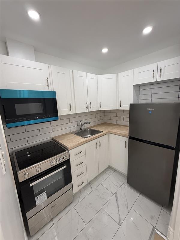 Building Photo - 320 Cooper St