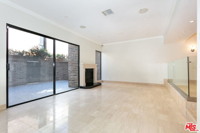 Foto del edificio - 9323 Burton Wy