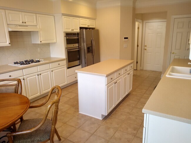 Eat-in Kitchen - 2326 Ventana Xing Townhome