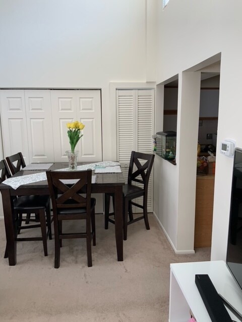Dining area - 1212 S Forums Ct