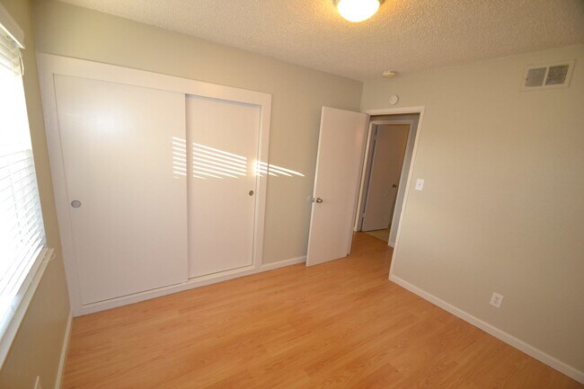 Building Photo - 7663 Manorside Dr