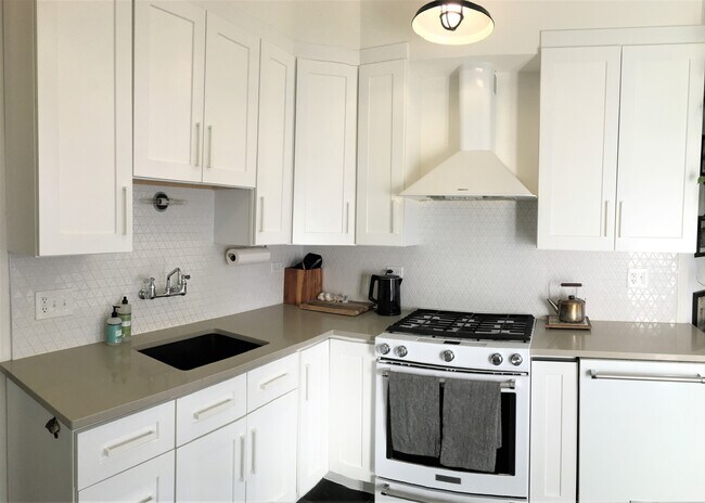 Foto del edificio - 3329 W Pierce Ave