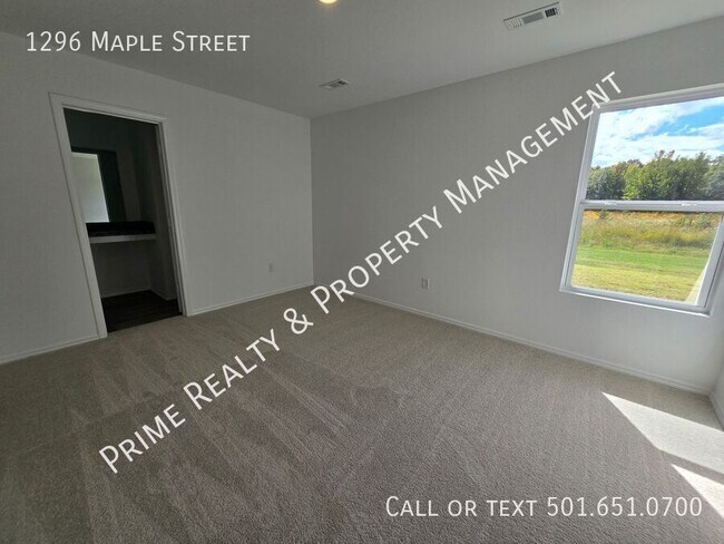 Foto del edificio - 1296 Maple St