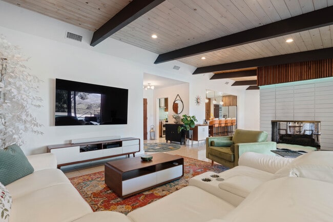 Building Photo - 10405 Ditson St