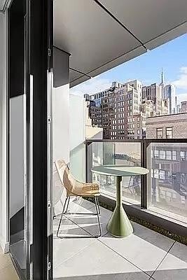 Building Photo - 300 W 30th St