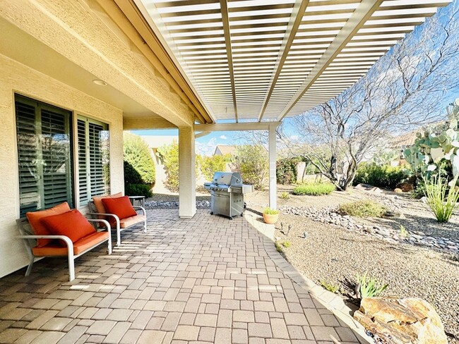 Building Photo - Long Term Fully Furnished 2 Bedroom with D...