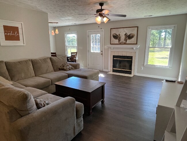 Building Photo - 625 Riverwind Dr