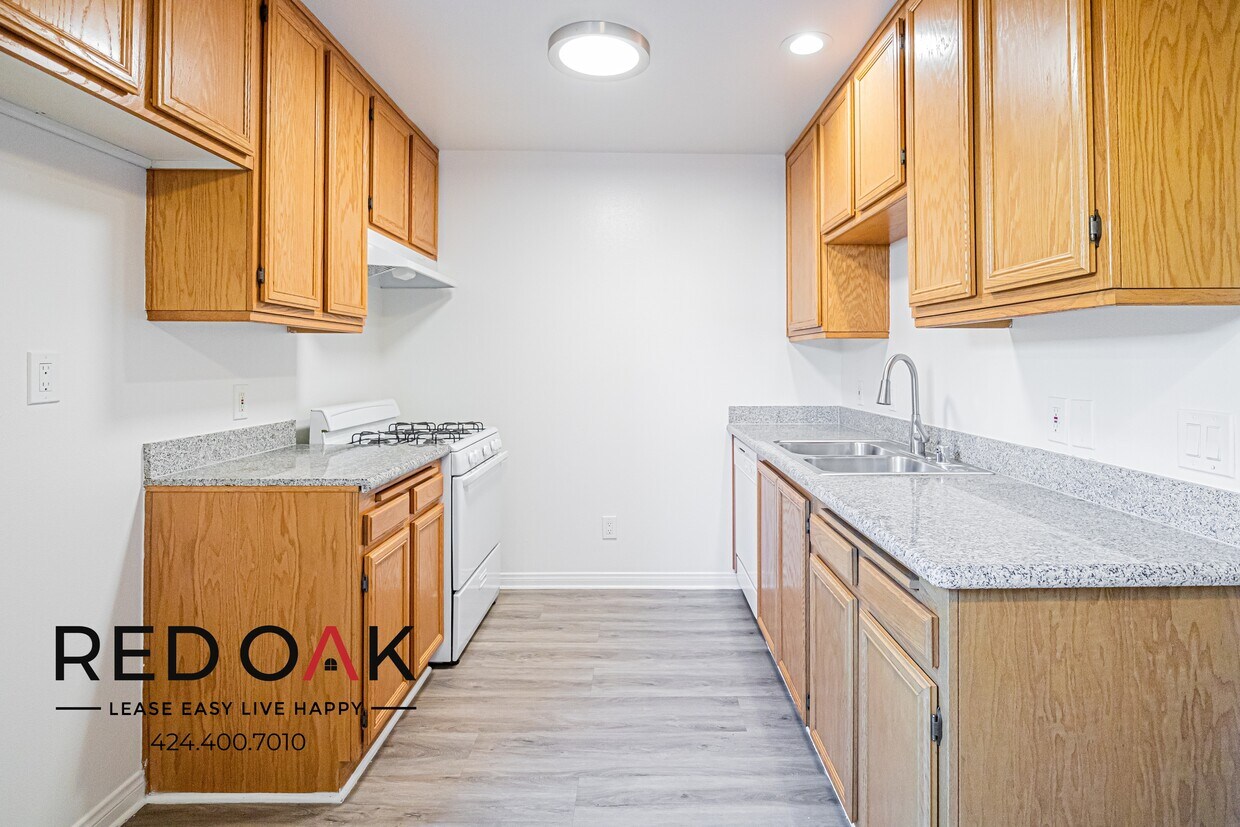 Primary Photo - Completely Remodeled Top Floor Bright and ...