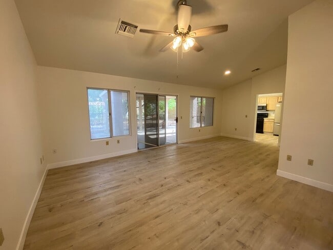 Building Photo - Sun City Summerlin - 55+ Community. Rare 2-bedroom