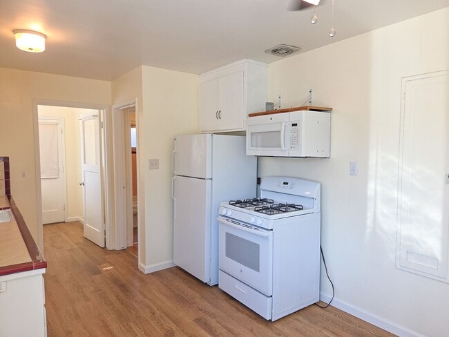 Building Photo - Sunnyvale Duplex Near Apple & Major Tech Campuses