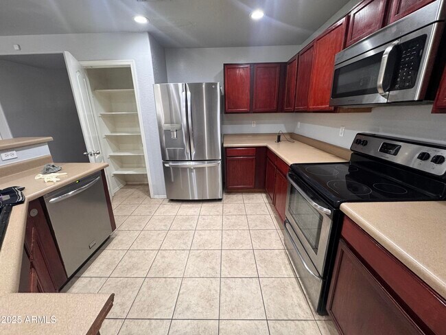 Foto del edificio - 6409 W Orchid Ln