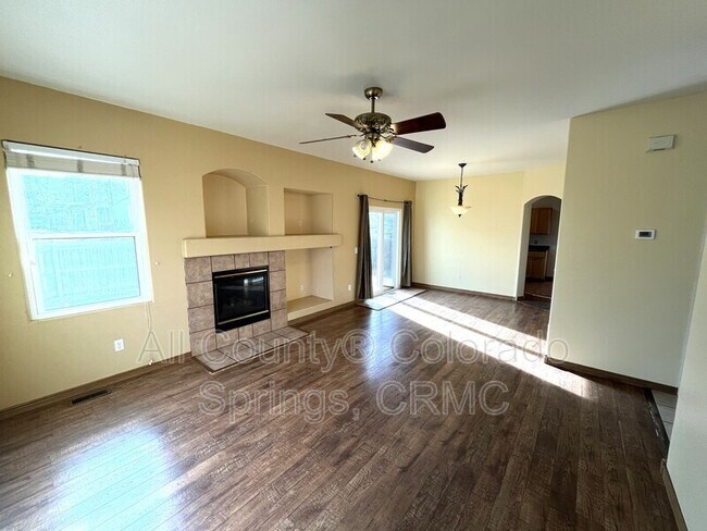 Building Photo - 6985 Wood River Grove