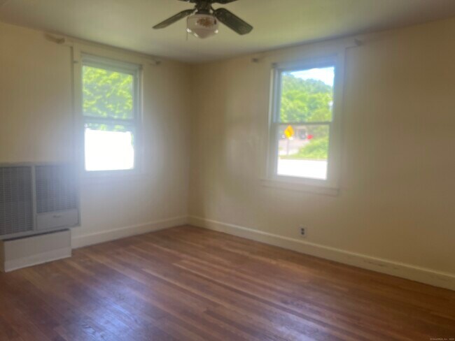 Building Photo - 1402 Waterbury Rd