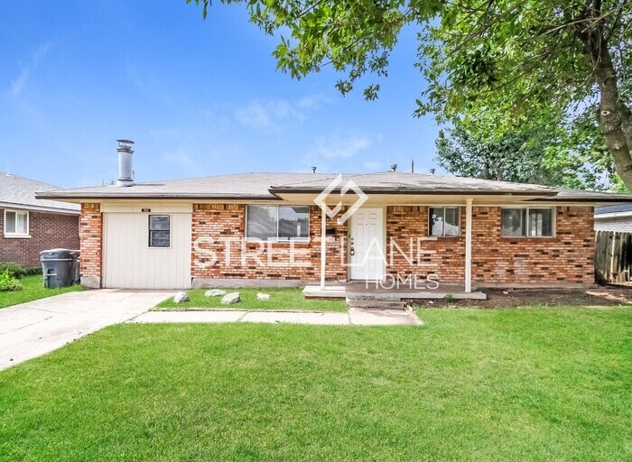 Charming Three Bedroom, One Bath Home in M... House for Rent in Moore