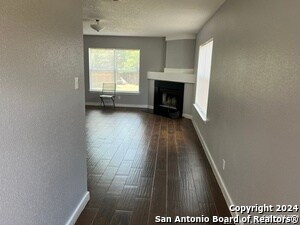 Foto del edificio - 6719 Honeyridge Ln