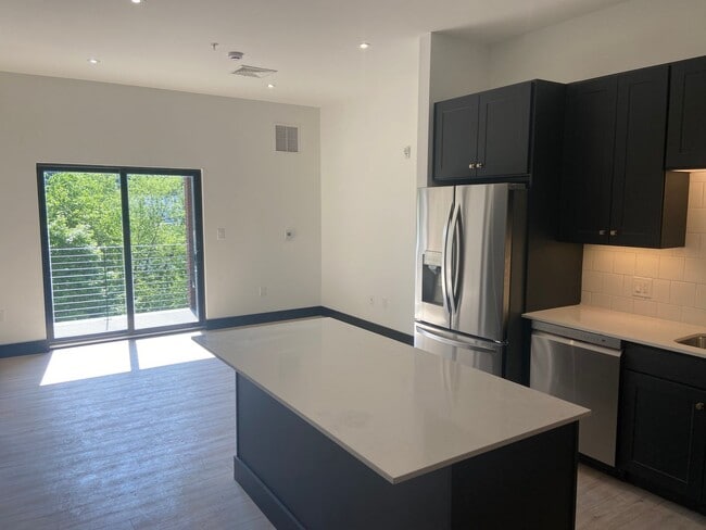 Building Photo - Stunning views from SE corner 2-bedroom ap...