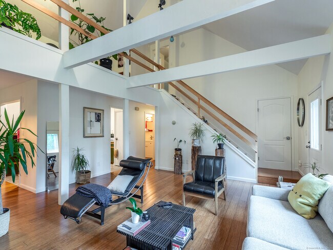 Foto del edificio - 7 Owls Nest Ln