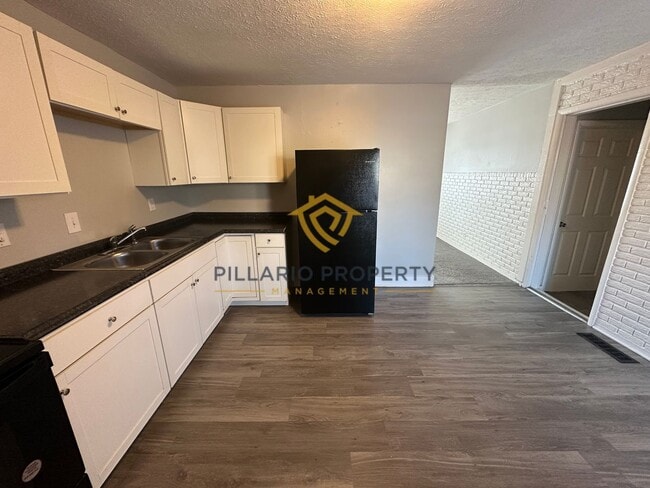 Building Photo - Renovated 4 Bed 1 Bath on the eastside. Ready for Move in
