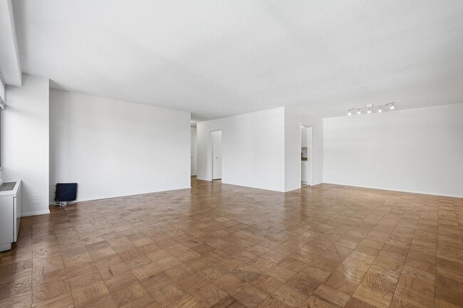 Building Photo - Sun-Filled 1BR/1.5BA with Garage Parking in The Willoughby!