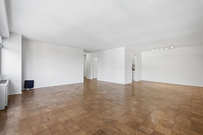 Foto del edificio - Sun-Filled 1BR/1.5BA with Garage Parking in The Willoughby!