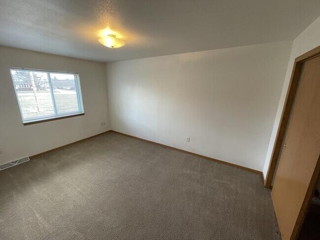 Building Photo - 154 Sater St